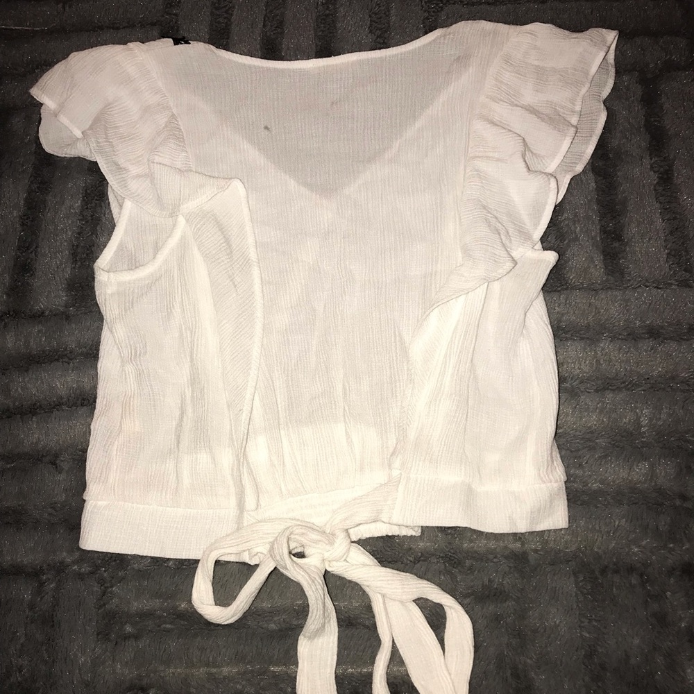 Crop top. - Picture 2 of 3